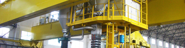 起重機(jī)的發(fā)展該何去何從？我們?cè)撊绾瘟⒆悖?>                            <h4>起重機(jī)的發(fā)展該何去何從？我們?cè)撊绾瘟⒆悖?/h4>
                            <p>    隨著企業(yè)生產(chǎn)規(guī)模不斷的增大，以及自動(dòng)化、智能化程度在進(jìn)一步增強(qiáng)，起重機(jī)在企業(yè)生產(chǎn)中的作用會(huì)愈加明顯。與此同時(shí)，起重機(jī)必須在性能上不斷發(fā)展，以滿(mǎn)足起重作業(yè)要求不斷提高的需要。起重機(jī)現(xiàn)代設(shè)計(jì)、制造能力不斷提高，想在國(guó)際競(jìng)爭(zhēng)中獲勝，前提是要提高起重機(jī)的技術(shù)。接下來(lái)來(lái)看一下起重機(jī)技術(shù)發(fā)展趨勢(shì)有哪些：一、大型化、化以及高速化    隨著社會(huì)經(jīng)濟(jì)不斷發(fā)展，工業(yè)生產(chǎn)規(guī)模在進(jìn)一步擴(kuò)大，物料裝卸搬運(yùn)費(fèi)在企業(yè)生產(chǎn)中所占成本比重越來(lái)越多，那么，通過(guò)使用起重機(jī)來(lái)減低成本成為一種趨勢(shì)。采用大型化的起重機(jī)，能應(yīng)對(duì)起重量大的物料裝卸作業(yè)。采用高速化和專(zhuān)用化 ，能在對(duì)應(yīng)的工作環(huán)境中，有更加穩(wěn)定的可靠性，提高工作效率。二、產(chǎn)品模塊化、組合化和標(biāo)準(zhǔn)化    起重機(jī)在向著模塊化、標(biāo)準(zhǔn)化的方向發(fā)展，由此來(lái)取代整機(jī)設(shè)計(jì)。模塊化設(shè)計(jì)能把起重機(jī)上功能一些具有相同功能的部件、零件，以標(biāo)準(zhǔn)模塊的工藝設(shè)計(jì)制造，從而使得制造出來(lái)的產(chǎn)品通過(guò)對(duì)模塊進(jìn)行組合，就能生產(chǎn)出不同類(lèi)型的、規(guī)格的起重機(jī)。    同時(shí)，依照起重機(jī)的工作原理，能提高產(chǎn)品的通用化程度，有利于簡(jiǎn)化生產(chǎn)工藝流程，降低制造成本。而用戶(hù)也能進(jìn)行方面的維護(hù)保養(yǎng)。    那么對(duì)于我們的吊車(chē)手來(lái)說(shuō)又面臨了什么挑戰(zhàn)呢？我們要掌握一些什么技能，才能保證我們?cè)谶@個(gè)激烈競(jìng)爭(zhēng)的大潮流下仍然擁有一份立足之地呢？首先要與時(shí)俱進(jìn)，不斷的跟上互聯(lián)網(wǎng)時(shí)代，學(xué)習(xí)新的技能，合理的利用信息時(shí)代的資源。</p>
                          </a>
                     </div>
                                         <ul class=